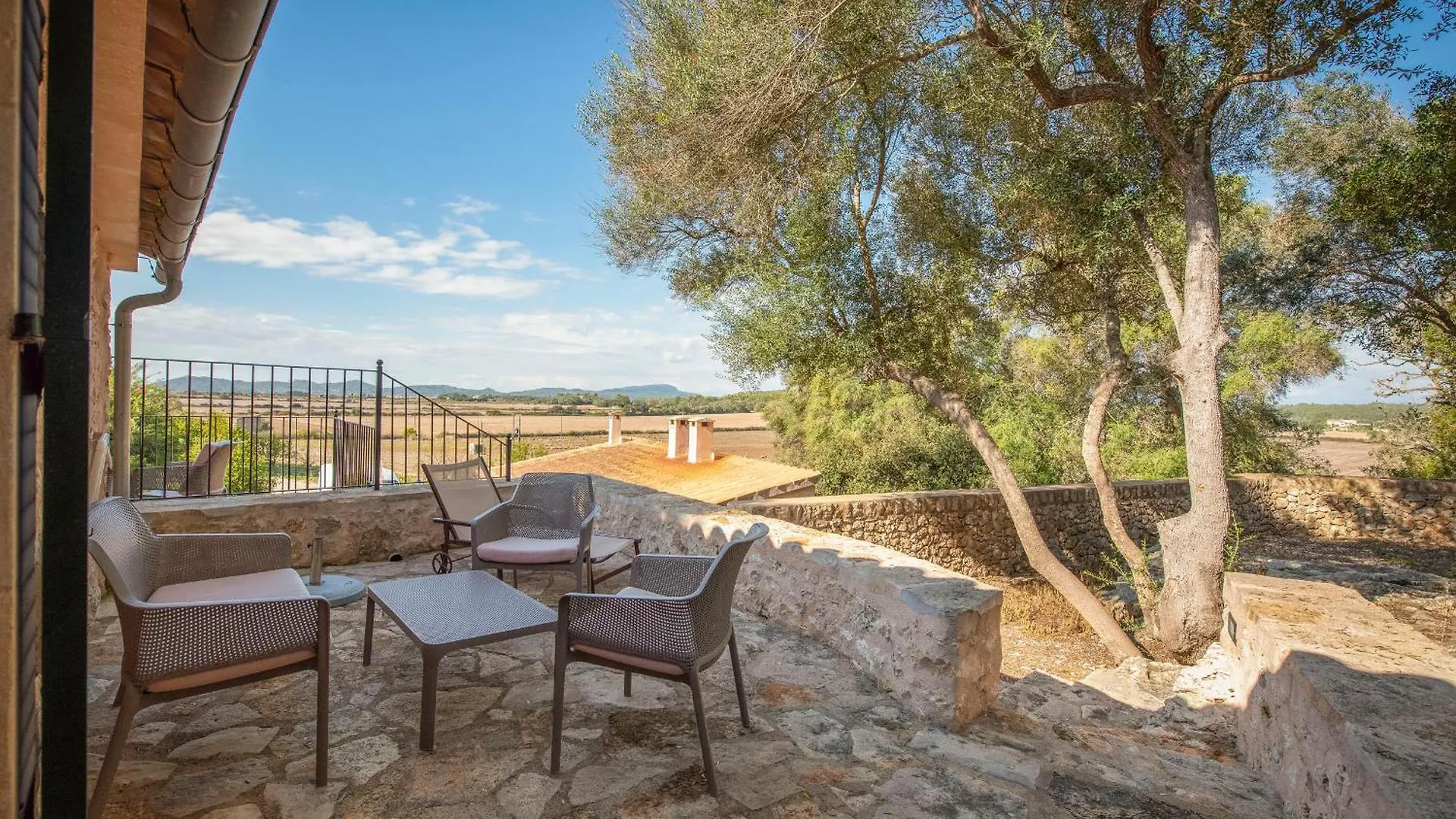 Finca Son Roig By Valentin Porreres Spain