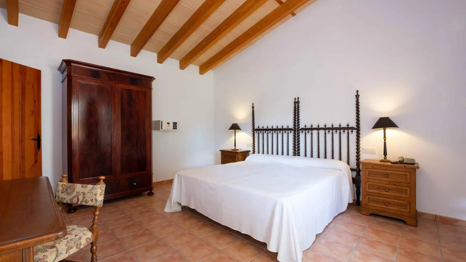 Finca Son Roig By Valentin Porreres Spain