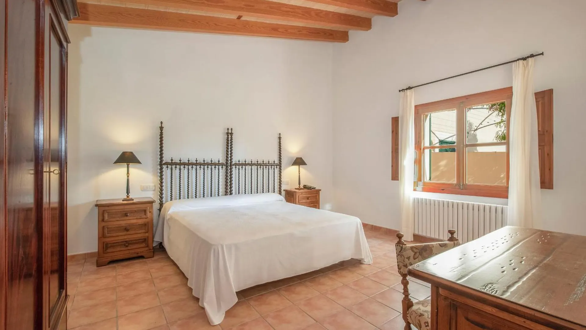 Finca Son Roig By Valentin Porreres